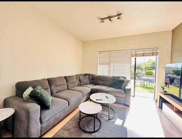 2 BEDROOM APARTMENT TO LET IN FOURWAYS